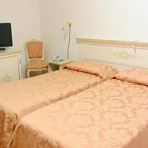 Hotel Ambassador Tre Rose, Venice